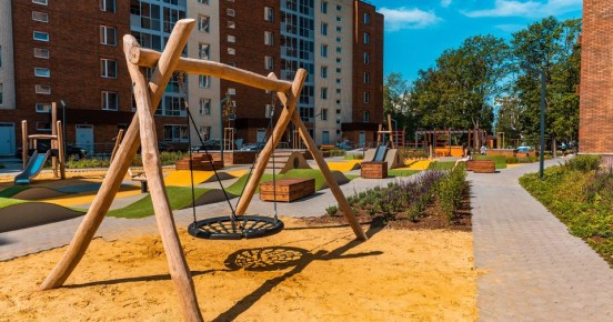 Как подростки помогают в благоустройстве дворов