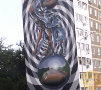 Притягивающие туристов муралы Солнечнодольска из-за непогоды потеряли первоначальный вид