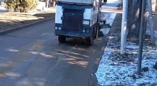 Дмитрий Ворошилов: Тепло вернулось, вернулась и уборка дорог