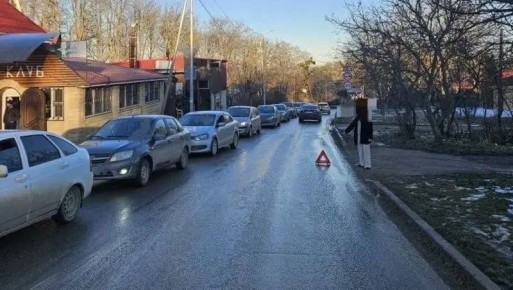 Девочку-подростка сбили вне пешеходного перехода в Ставрополе